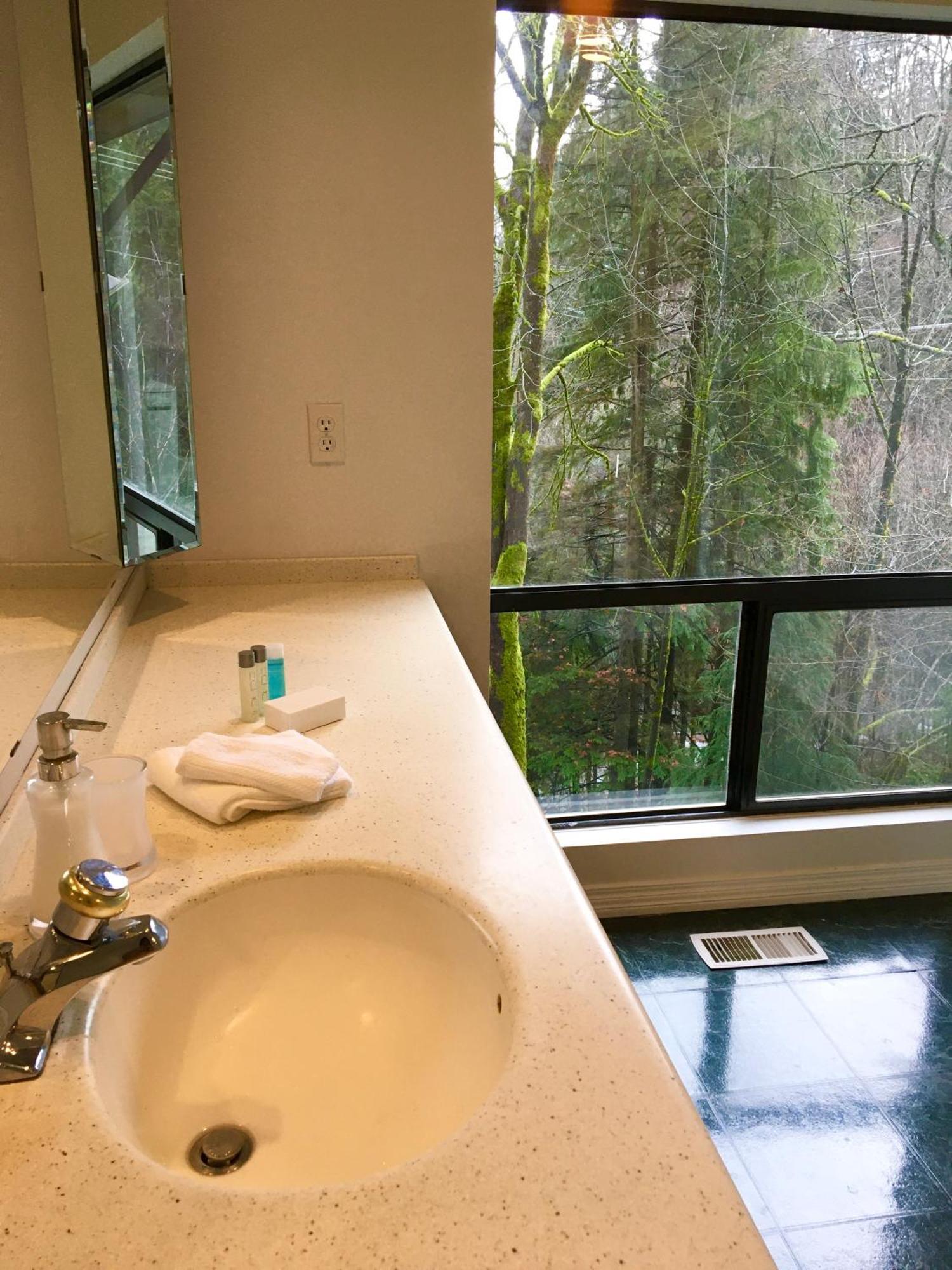 Creekside City Center Suite North Vancouver Eksteriør bilde